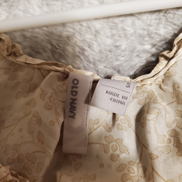 Cute  Blouse - Picture 3 of 3